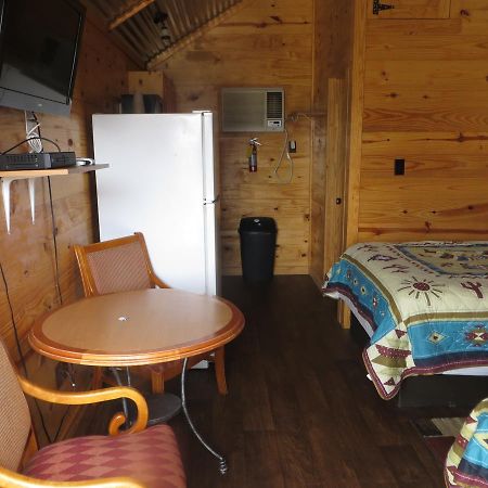 All Tucked Inn Cabins Stockdale ภายนอก รูปภาพ