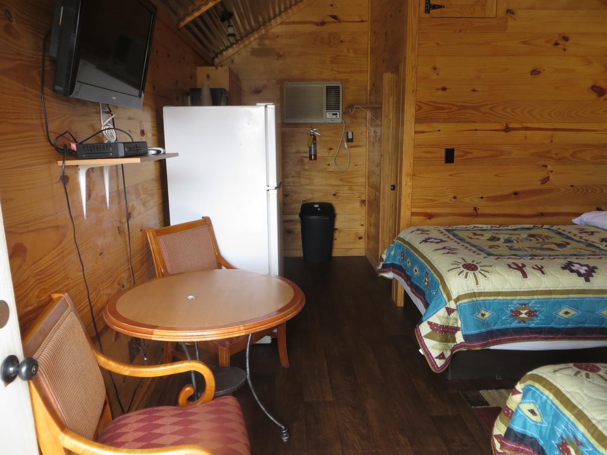 All Tucked Inn Cabins Stockdale ภายนอก รูปภาพ