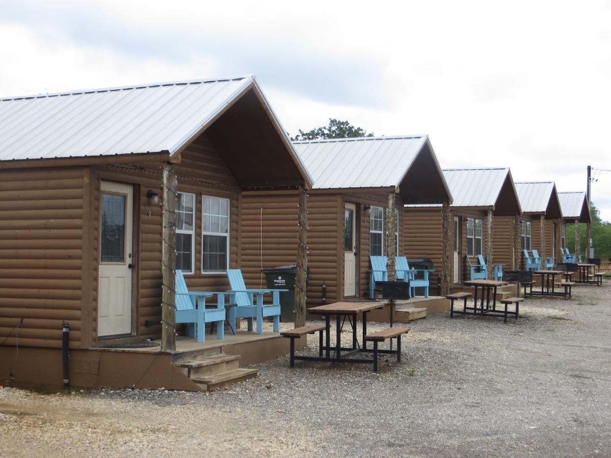 All Tucked Inn Cabins Stockdale ภายนอก รูปภาพ