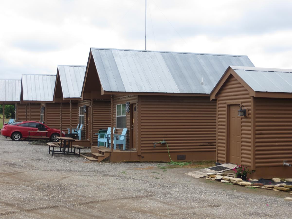 All Tucked Inn Cabins Stockdale ภายนอก รูปภาพ