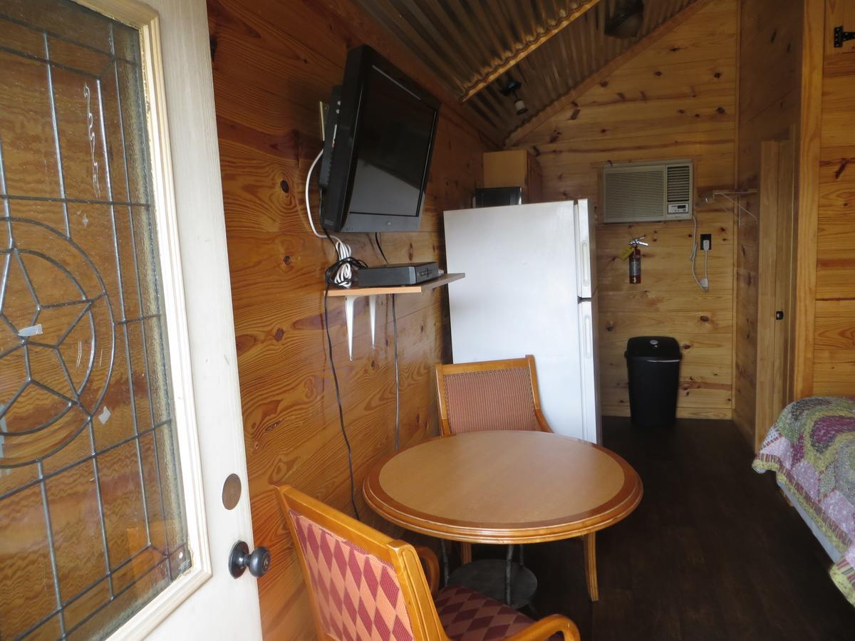 All Tucked Inn Cabins Stockdale ภายนอก รูปภาพ