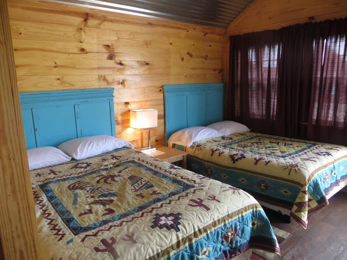 All Tucked Inn Cabins Stockdale ภายนอก รูปภาพ