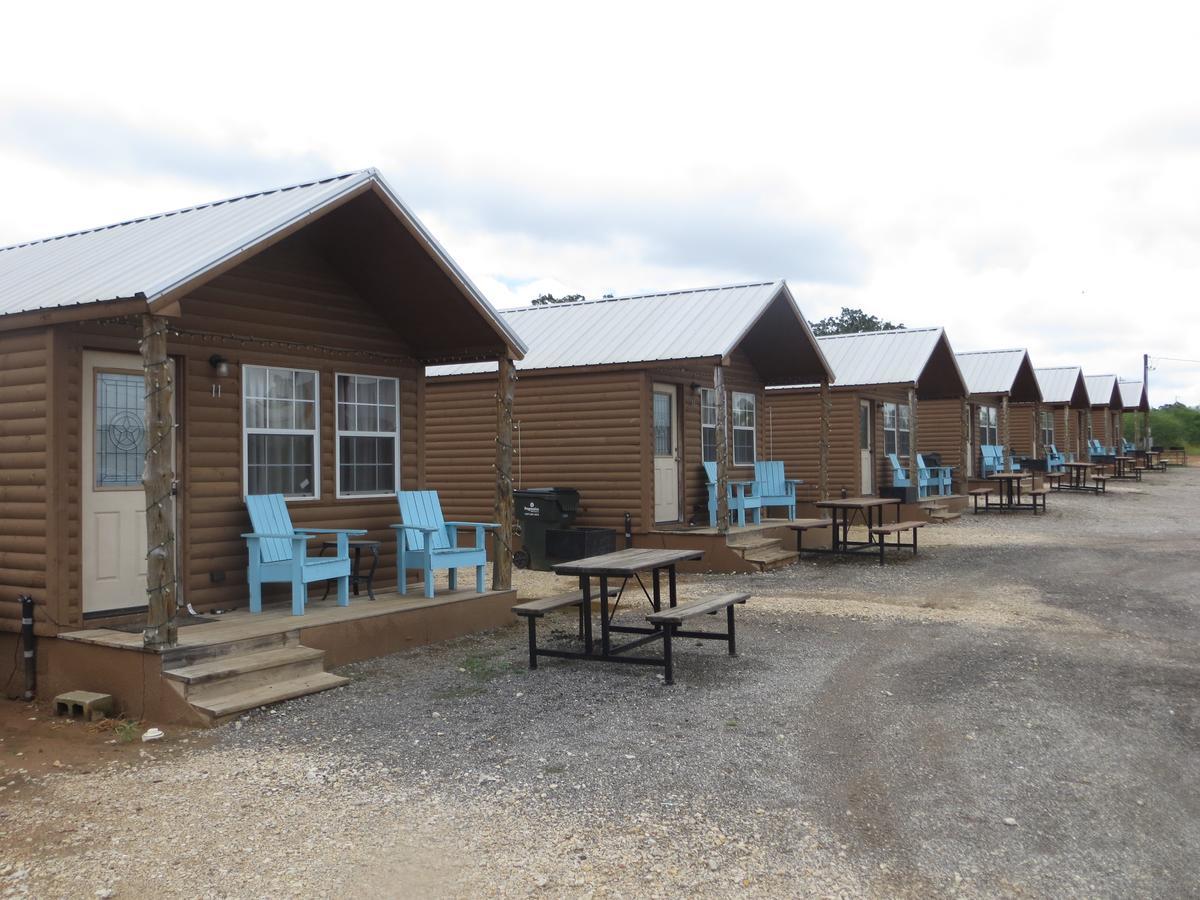 All Tucked Inn Cabins Stockdale ภายนอก รูปภาพ